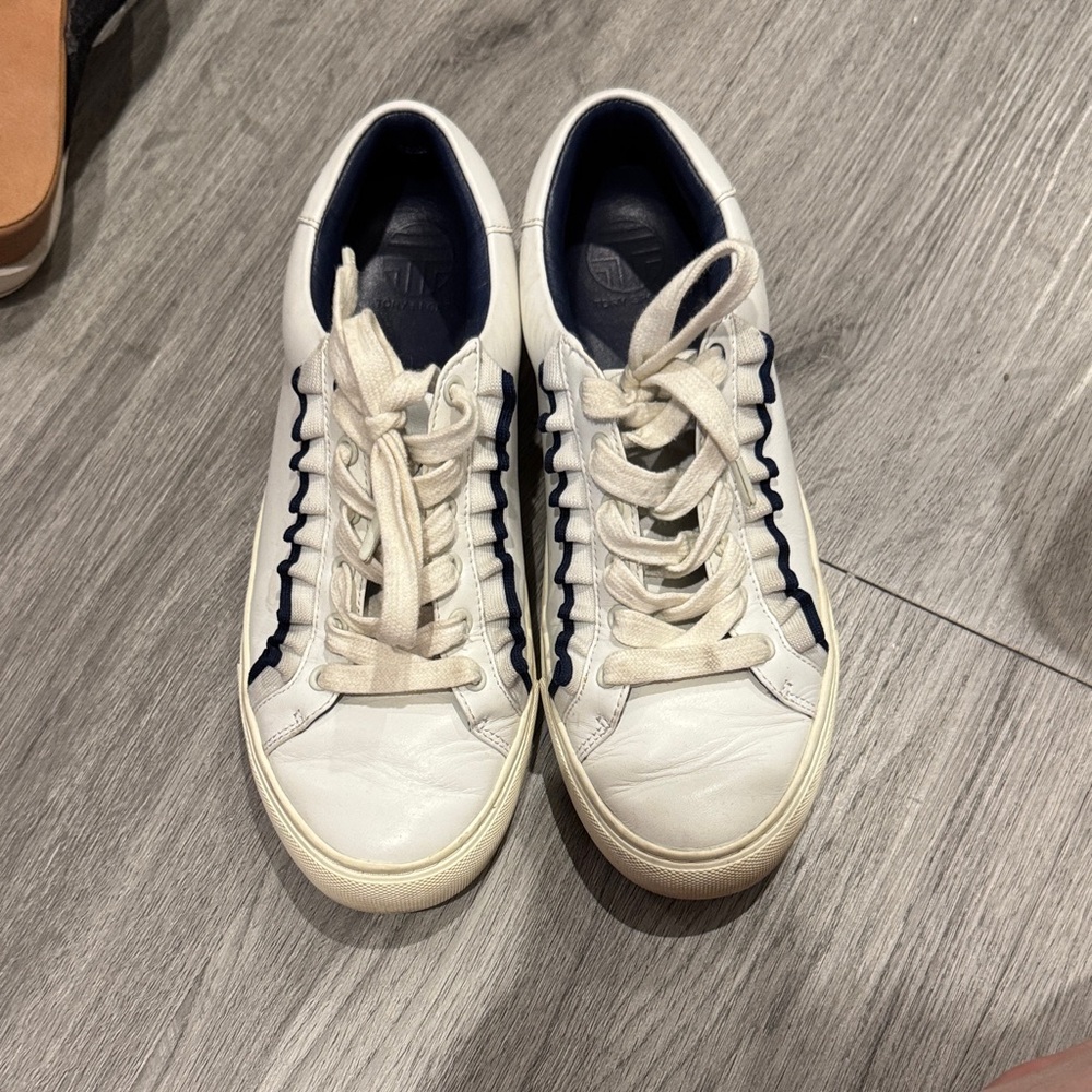 Tory Sport Ruffle sneakers with Navy Accent